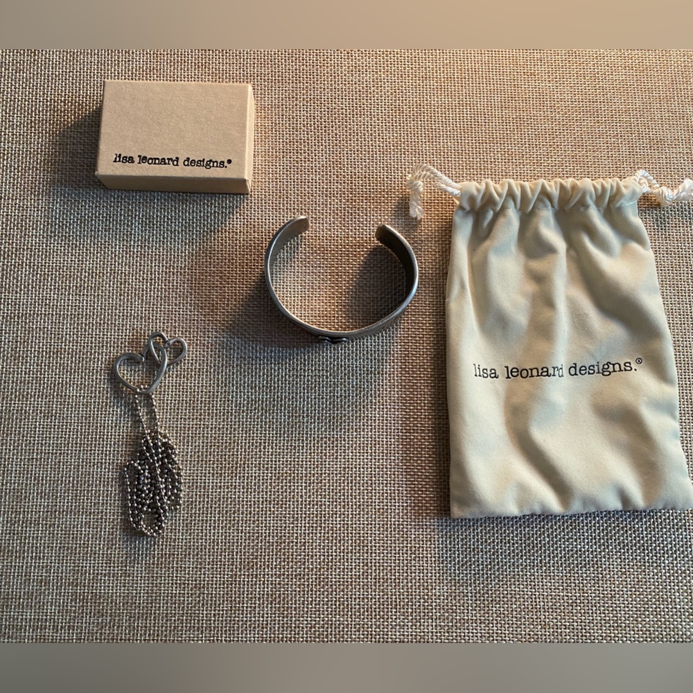 Brand new never worn before necklace and bracelet set!